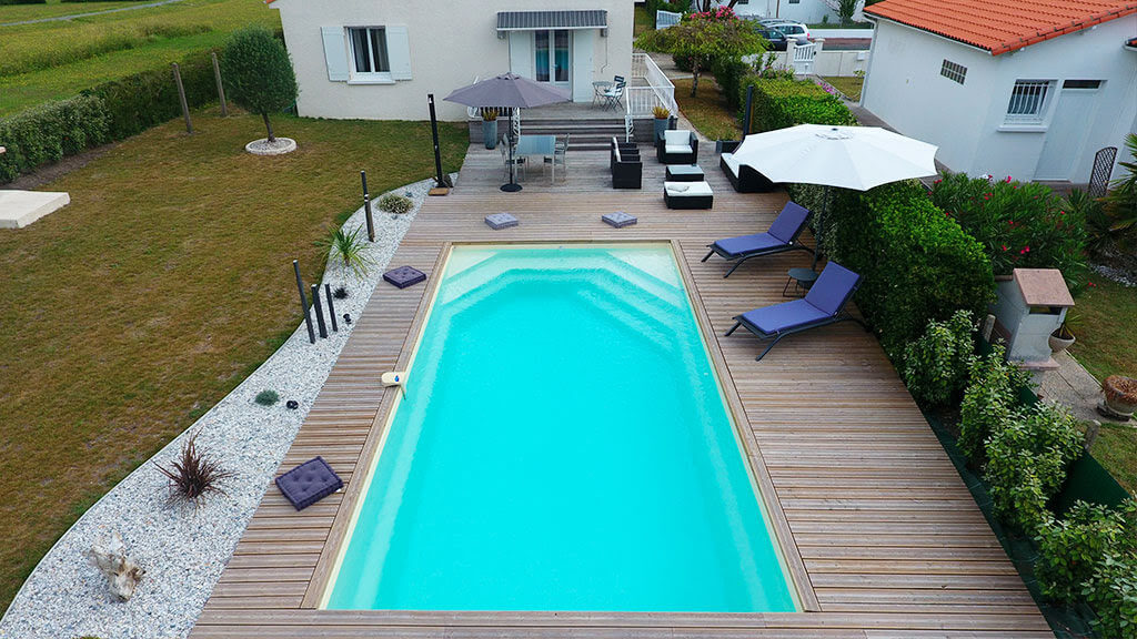 Piscine coque Célestine S avec plage Alliance Piscines