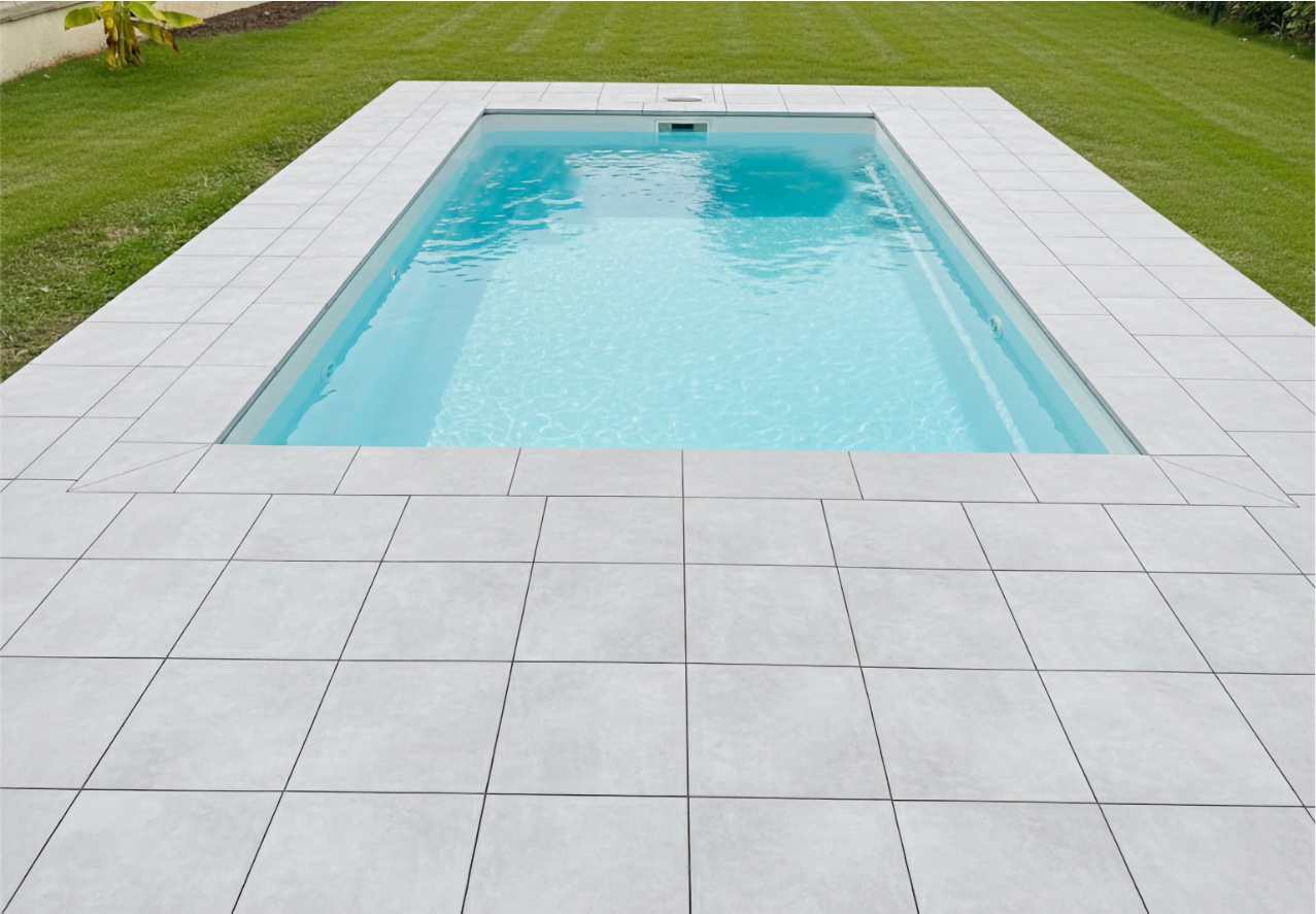 Rendu 3D du projet final de la piscine Célestine 5 dans le jardin à Peltre
