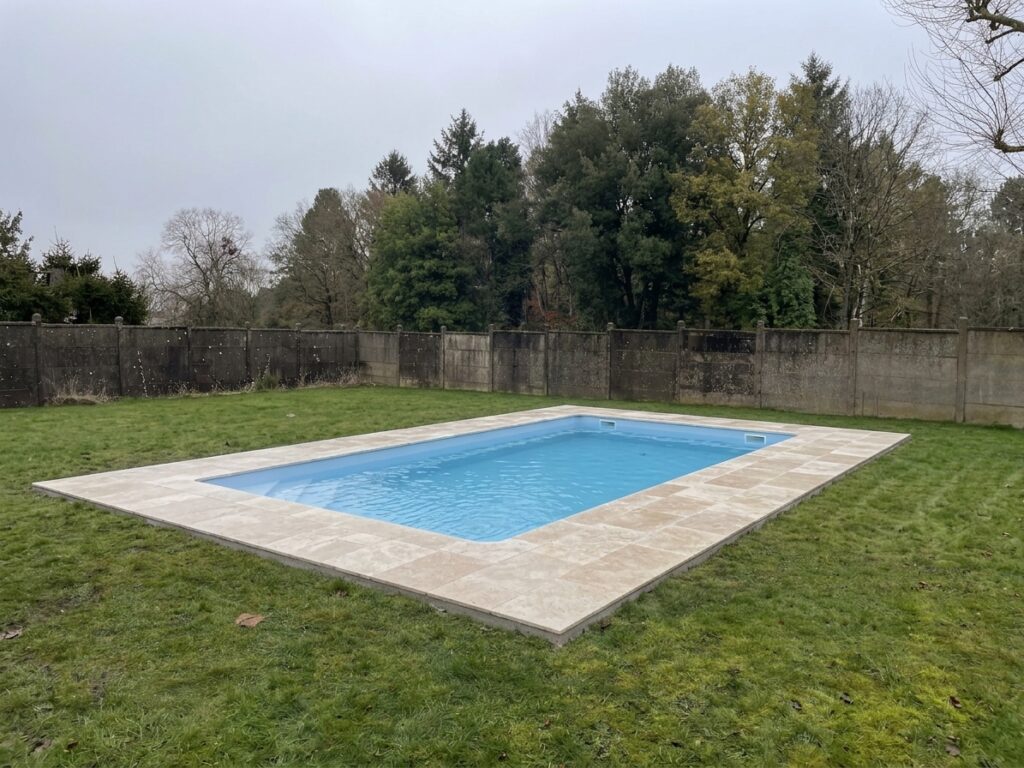 Piscine coque Célestine 8S – Mise en eau - Art & Loisirs Piscines